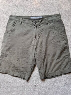 Mens Icebreaker 9” Escape Lightweight Outdoor Shorts Size 32 Sage Green